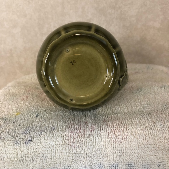 Very Pretty Green Pottery Creamer Dish - Picture 6 of 6